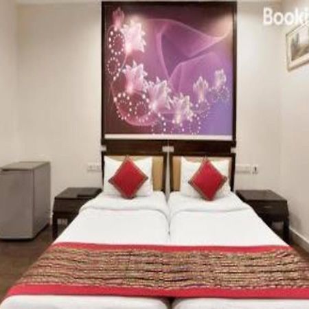 Hotel Loto - Sector 66 โนอิดา ภายนอก รูปภาพ