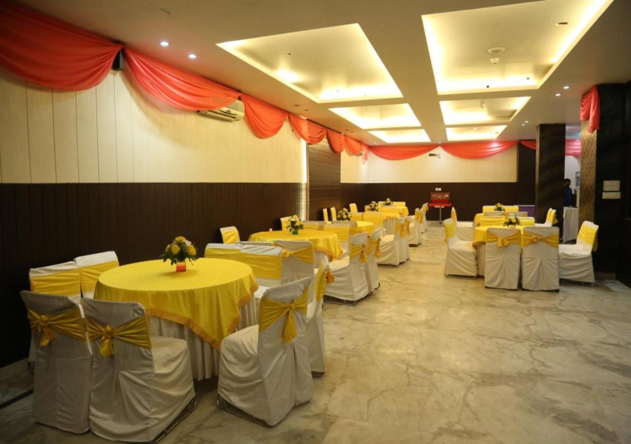 Hotel Loto - Sector 66 โนอิดา ภายนอก รูปภาพ