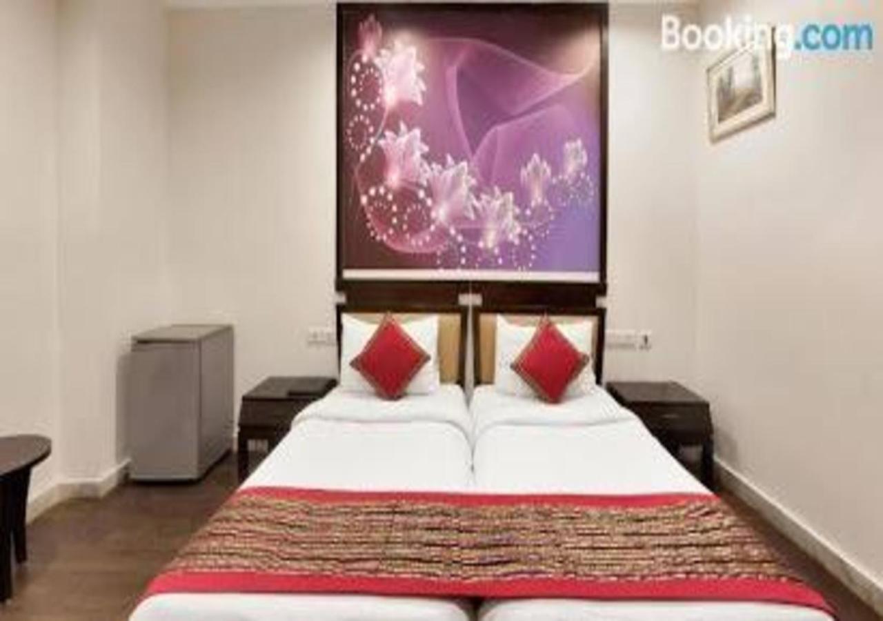 Hotel Loto - Sector 66 โนอิดา ภายนอก รูปภาพ