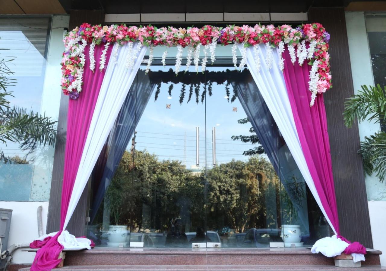 Hotel Loto - Sector 66 โนอิดา ภายนอก รูปภาพ