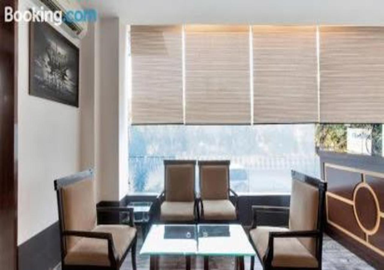 Hotel Loto - Sector 66 โนอิดา ภายนอก รูปภาพ