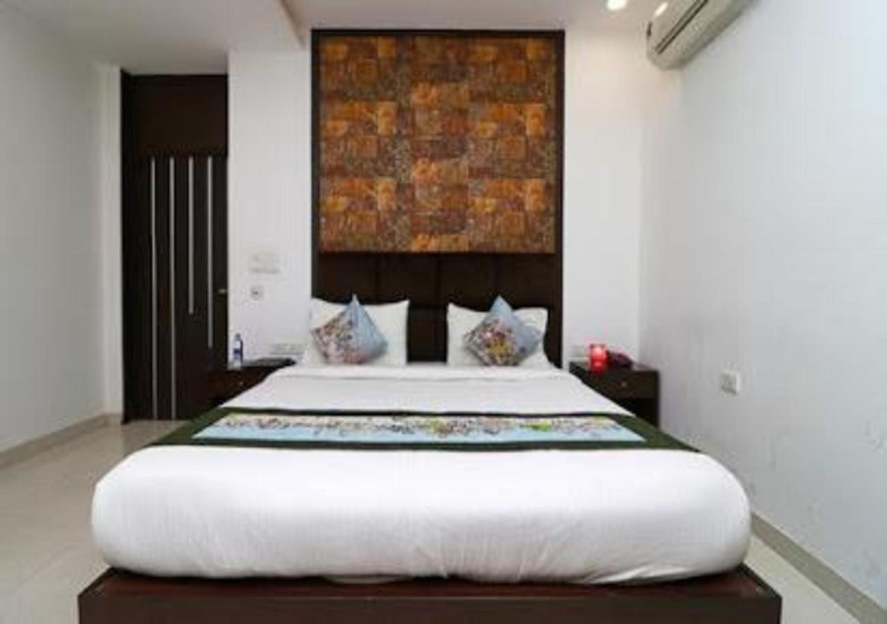 Hotel Loto - Sector 66 โนอิดา ภายนอก รูปภาพ
