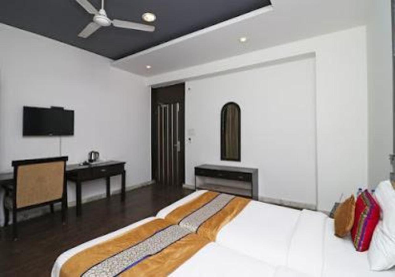 Hotel Loto - Sector 66 โนอิดา ภายนอก รูปภาพ